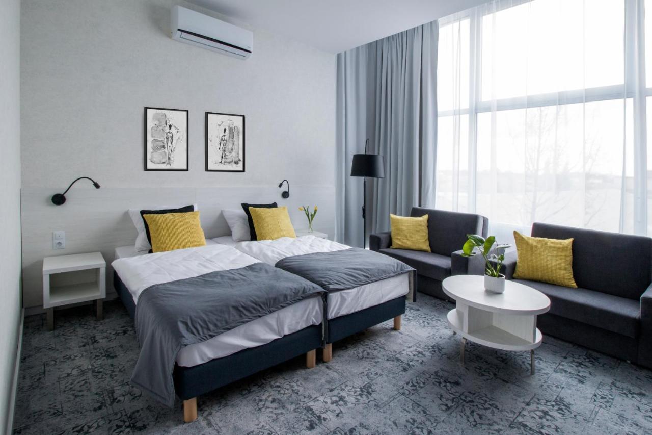 Gostyń Hotel Absolwent מראה חיצוני תמונה