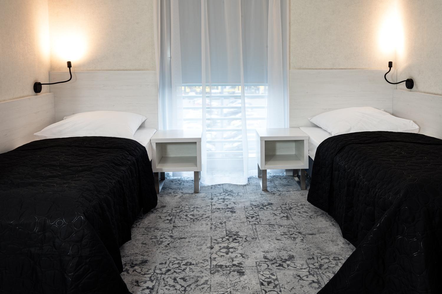 Gostyń Hotel Absolwent מראה חיצוני תמונה